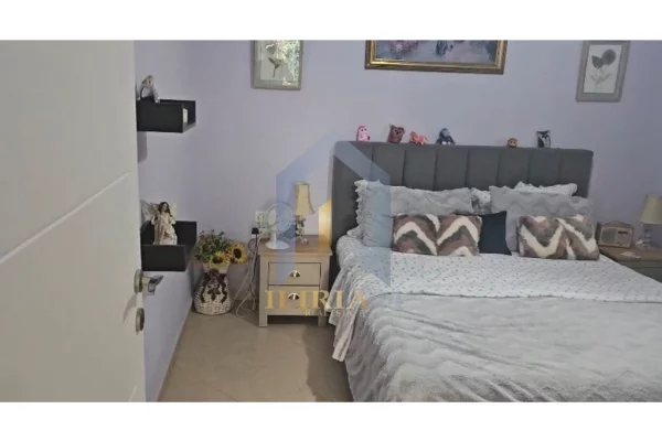 Shtepi ne shitje Apartament ne Durres, 2+1, Mobilimi E mobiluar, Pagesa 215,000  Euro.