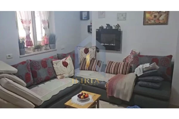 Shtepi ne shitje Apartament ne Durres, 2+1, Mobilimi E mobiluar, Pagesa 215,000  Euro.