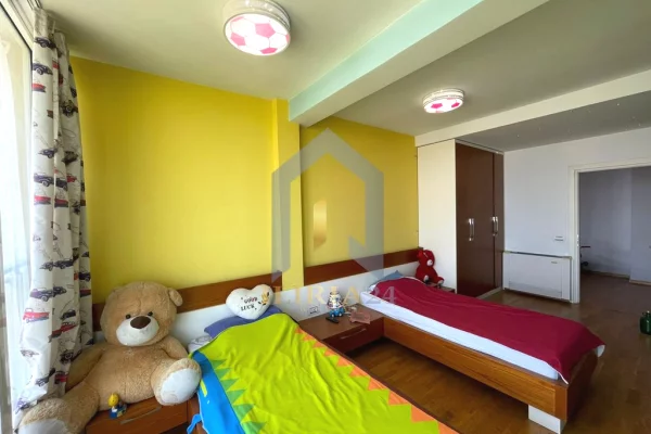 Shtepi ne shitje Apartament ne Tirane, 3+1, Mobilimi E mobiluar, Pagesa 300,000  Euro.