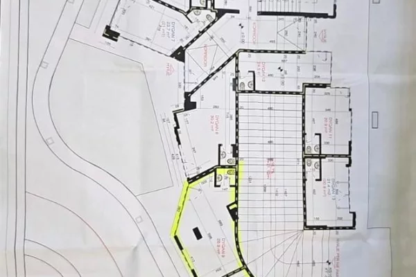 Ambient biznesi me qera 1+1 ne Tirane - 50,000 Leke