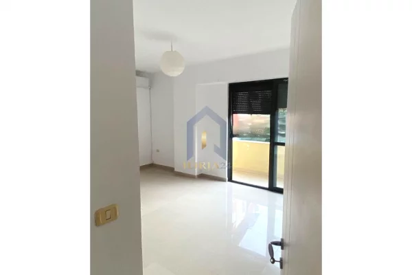 Ambient biznesi me qera 3+1 ne Tirane - 650 Euro