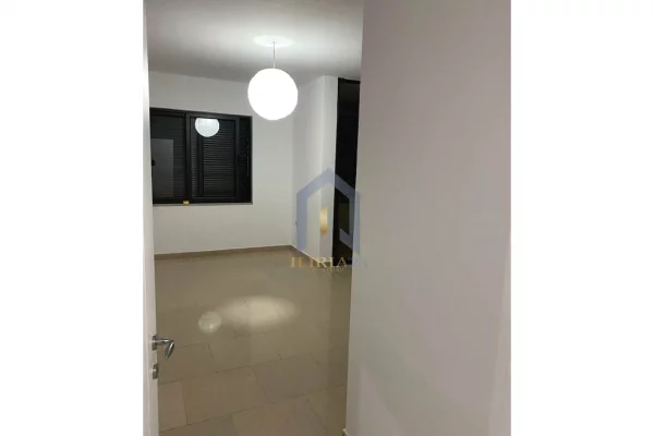 Ambient Biznesi me qira tek “Komuna Parisit ”