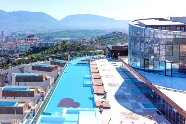 Truall ose Toke  ne Tirane - 507,000 Euro