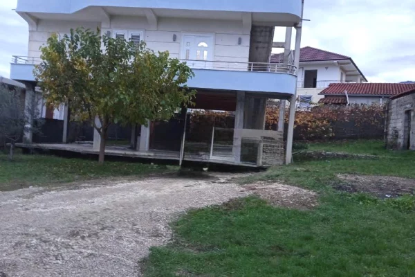 Shtepi me qera 2+1 ne Tirane - 400 Euro