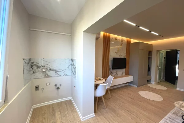 Shtepi ne shitje Apartament ne Tirane, Garsoniere, Mobilimi E mobiluar, Pagesa 108,000  Euro.