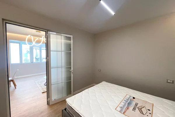 Shtepi ne shitje Apartament ne Tirane, 1+1, Mobilimi E mobiluar, Pagesa 235,000  Euro.