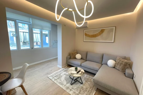 Shtepi ne shitje Apartament ne Tirane, 1+1, Mobilimi E mobiluar, Pagesa 235,000  Euro.