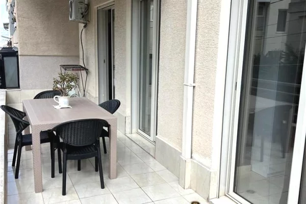 Shtepi ne shitje Apartament ne Tirane, 1+1, Mobilimi E mobiluar, Pagesa 158,000  Euro.