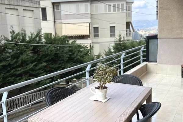 Shtepi ne shitje Apartament ne Tirane, 1+1, Mobilimi E mobiluar, Pagesa 158,000  Euro.