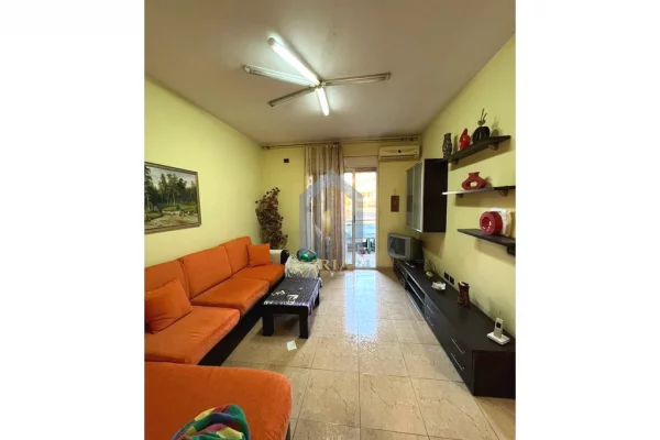 Shtepi me qera 2+1 ne Tirane - 1,000 Euro