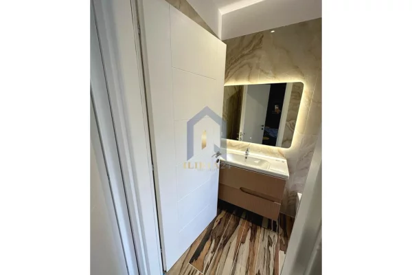 Shtepi me qera 3+1 ne Tirane - 1,200 Euro