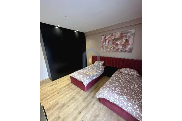 Shtepi me qera Apartament ne Tirane, 3+1, Mobilimi E mobiluar, Pagesa 1,200  Euro.