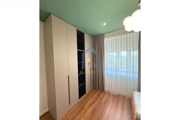 Shtepi me qera Apartament ne Tirane, 3+1, Mobilimi E mobiluar, Pagesa 1,200  Euro.