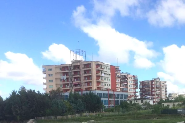 Ambient biznesi ne shitje 1+1 ne Tirane - 999,999 Euro