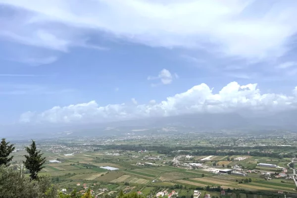 Truall ose Toke  ne Tirane - 600,000 Euro