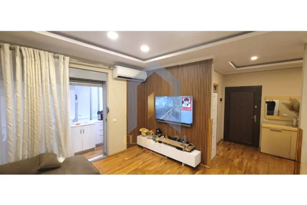 Shtepi ne shitje Apartament ne Tirane, 2+1, Mobilimi E mobiluar, Pagesa 84,995  Euro.