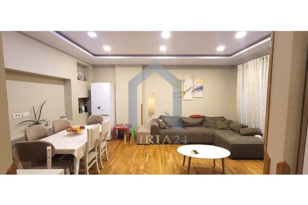 Shtepi ne shitje Apartament ne Tirane, 2+1, Mobilimi E mobiluar, Pagesa 84,995  Euro.
