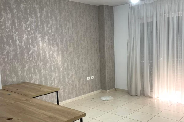 Ambient biznesi me qera 3+1 ne Tirane - 400 Euro