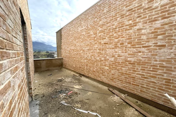 Shtepi ne shitje Vila Luksoze ne Tirane, 3+1, Mobilimi Bosh, pa mobiluar, Pagesa 493,965  Euro.