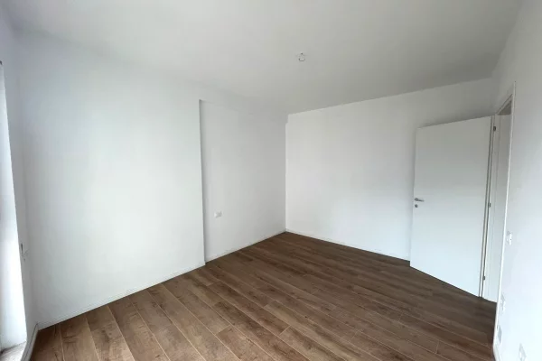 Shtepi ne shitje Apartament ne Tirane, 2+1, Mobilimi Bosh, pa mobiluar, Pagesa 199,000  Euro.