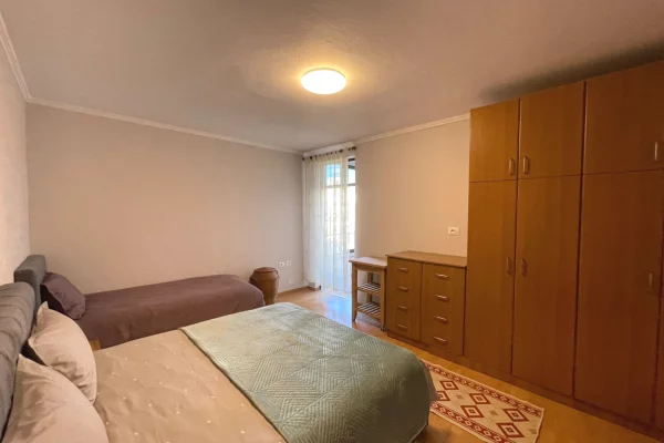 Shtepi me qera Apartament ne Tirane, 1+1, Mobilimi E mobiluar, Pagesa 70,000  Leke.
