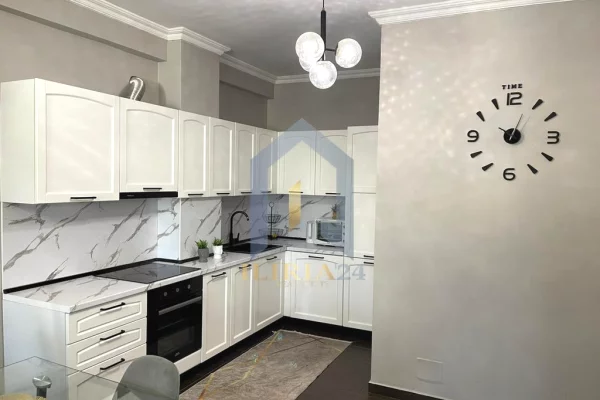 Shtepi me qera Apartament ne Tirane, 2+1, Mobilimi E mobiluar, Pagesa 1,000  Euro.