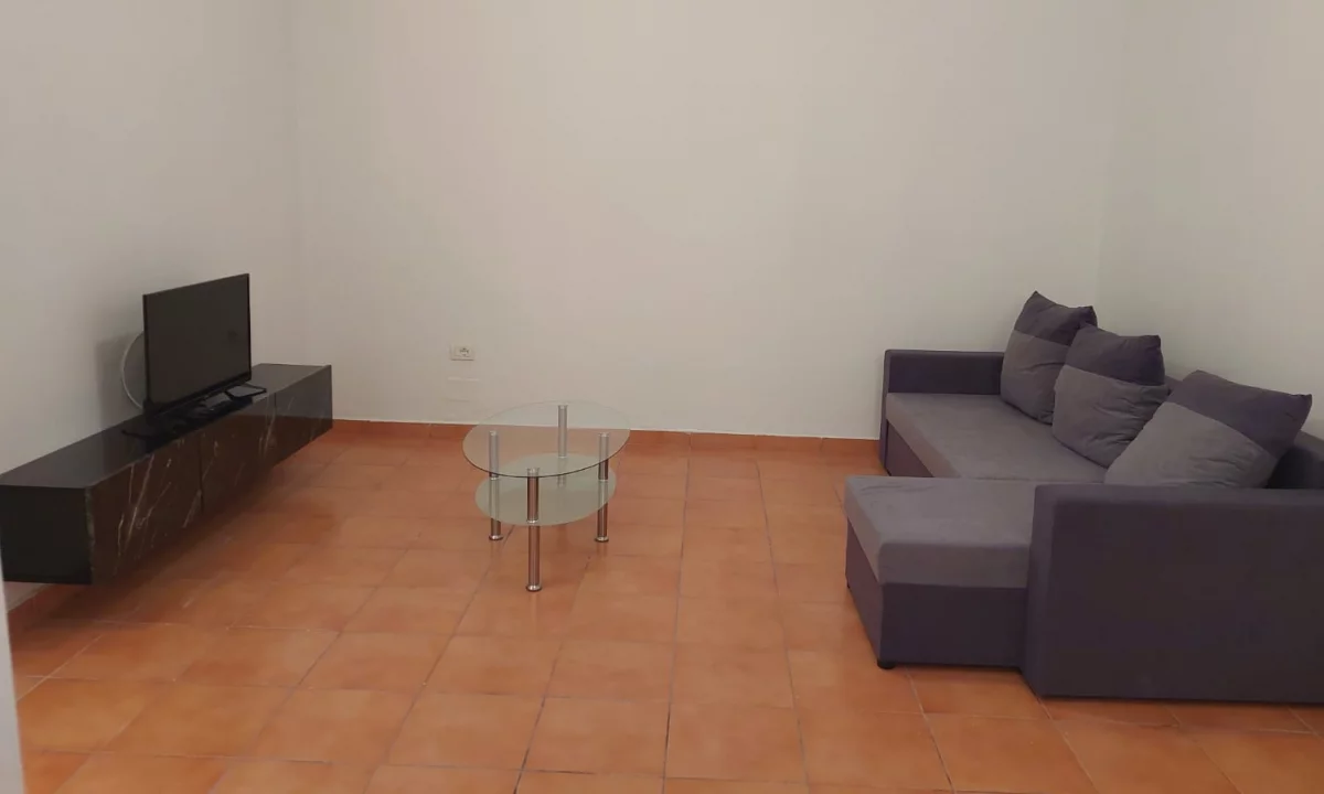 Shtepi me qera Apartament ne Tirane, 2+1, Mobilimi E mobiluar, Pagesa 450  Euro.