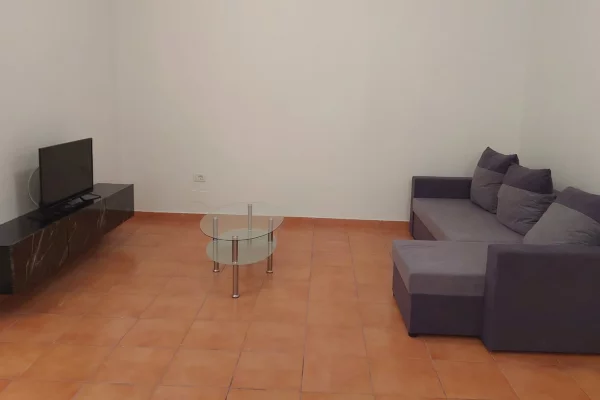 Shtepi me qera 2+1 ne Tirane - 450 Euro