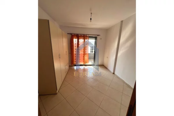 Shtepi ne shitje Apartament ne Tirane, 1+1, Mobilimi Pjeserisht e mobiluar, Pagesa 114,900  Euro.