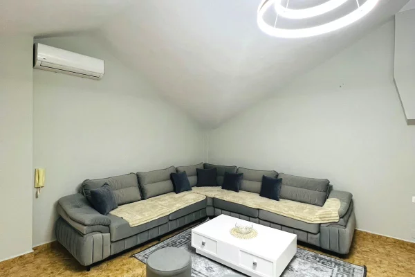 Shtepi me qera 2+1 ne Tirane - 700 Euro