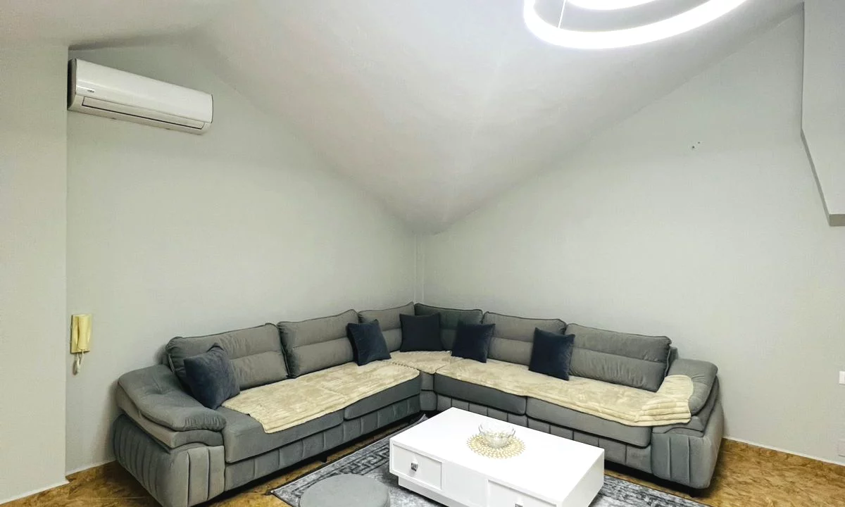 Shtepi me qera Apartament ne Tirane, 2+1, Mobilimi E mobiluar, Pagesa 700  Euro.