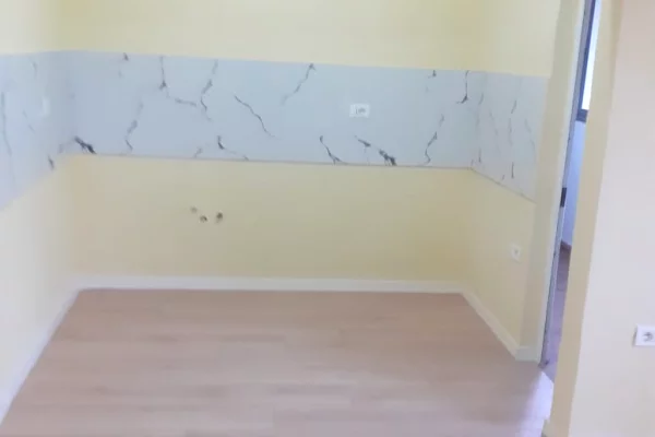 Shtepi ne shitje Apartament ne Tirane, 1+1, Mobilimi Bosh, pa mobiluar, Pagesa 95,000  Euro.