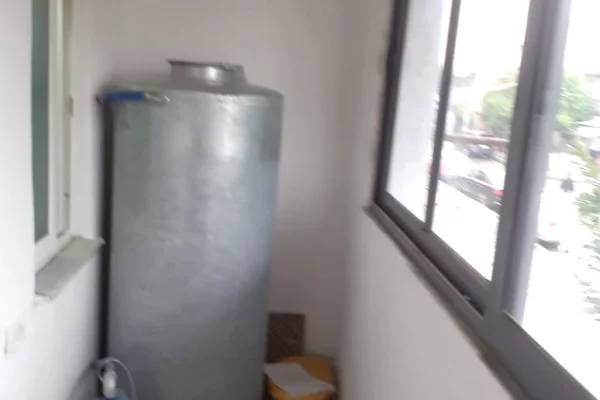 Shtepi ne shitje Apartament ne Tirane, 1+1, Mobilimi Bosh, pa mobiluar, Pagesa 95,000  Euro.