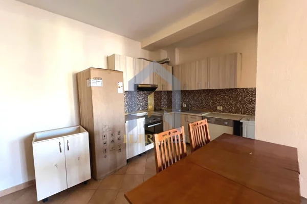 Shtepi me qera 2+1 ne Tirane - 700 Euro