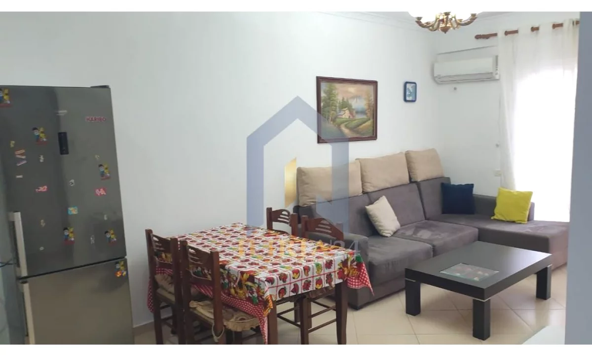 Shtepi me qera Apartament ne Tirane, 1+1, Mobilimi E mobiluar, Pagesa 450  Euro.