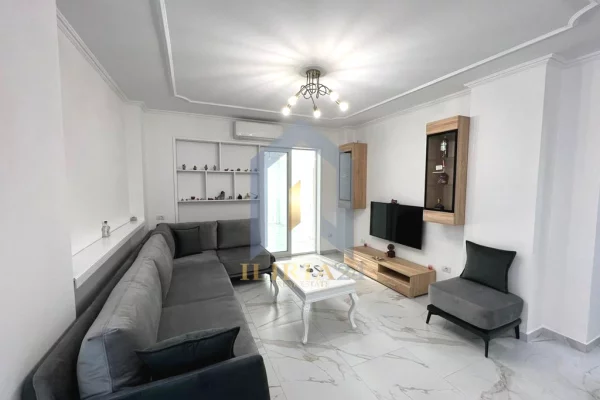 Shtepi me qera 2+1 ne Tirane - 1,200 Euro