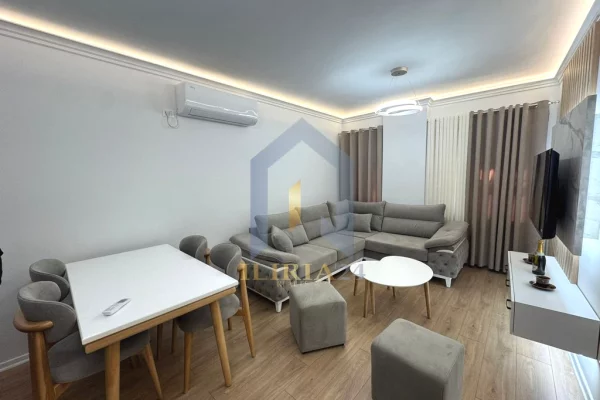 Shtepi me qera Apartament ne Tirane, 2+1, Mobilimi E mobiluar, Pagesa 700  Euro.