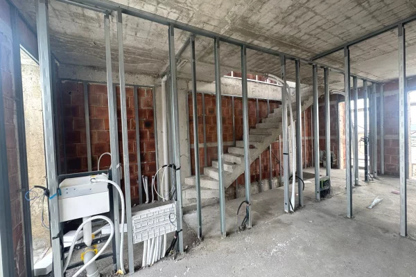 Shtepi ne shitje Vila Luksoze ne Tirane, 4+1, Mobilimi Bosh, pa mobiluar, Pagesa 375,000  Euro.