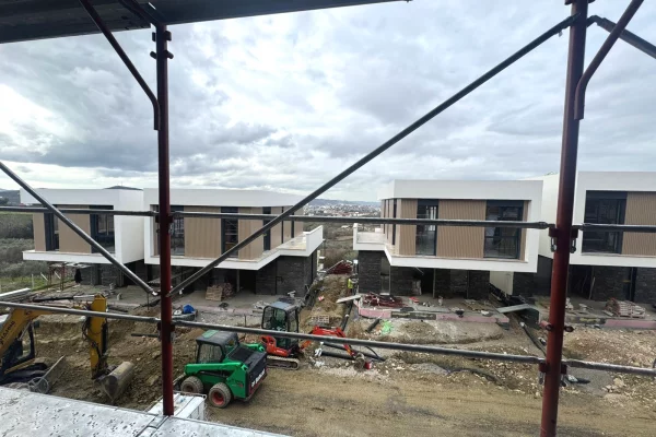 Shtepi ne shitje Vila Luksoze ne Tirane, 4+1, Mobilimi Bosh, pa mobiluar, Pagesa 375,000  Euro.