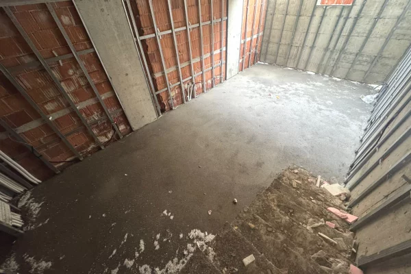 Shtepi ne shitje Vila Luksoze ne Tirane, 4+1, Mobilimi Bosh, pa mobiluar, Pagesa 375,000  Euro.