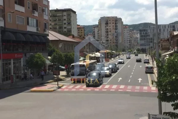 Apartament 1+1 me qira tek “Komuna Parisit”