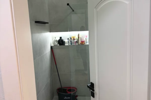 Shtepi ne shitje Apartament ne Tirane, 3+1, Mobilimi E mobiluar, Pagesa 190,000  Euro.