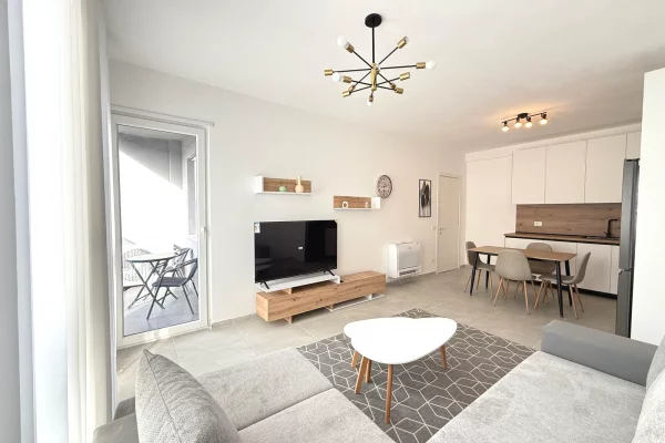 Shtepi me qera 2+1 ne Tirane - 450 Euro