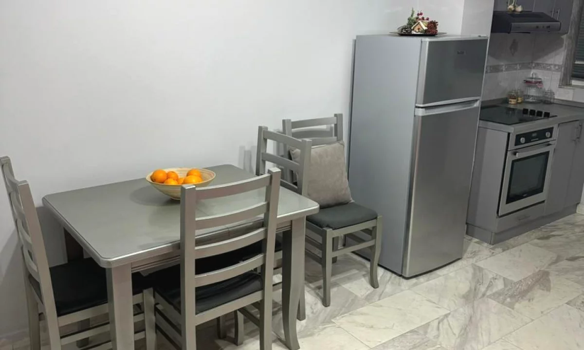 Shtepi me qera Apartament ne Tirane, 1+1, Mobilimi E mobiluar, Pagesa 550  Euro.