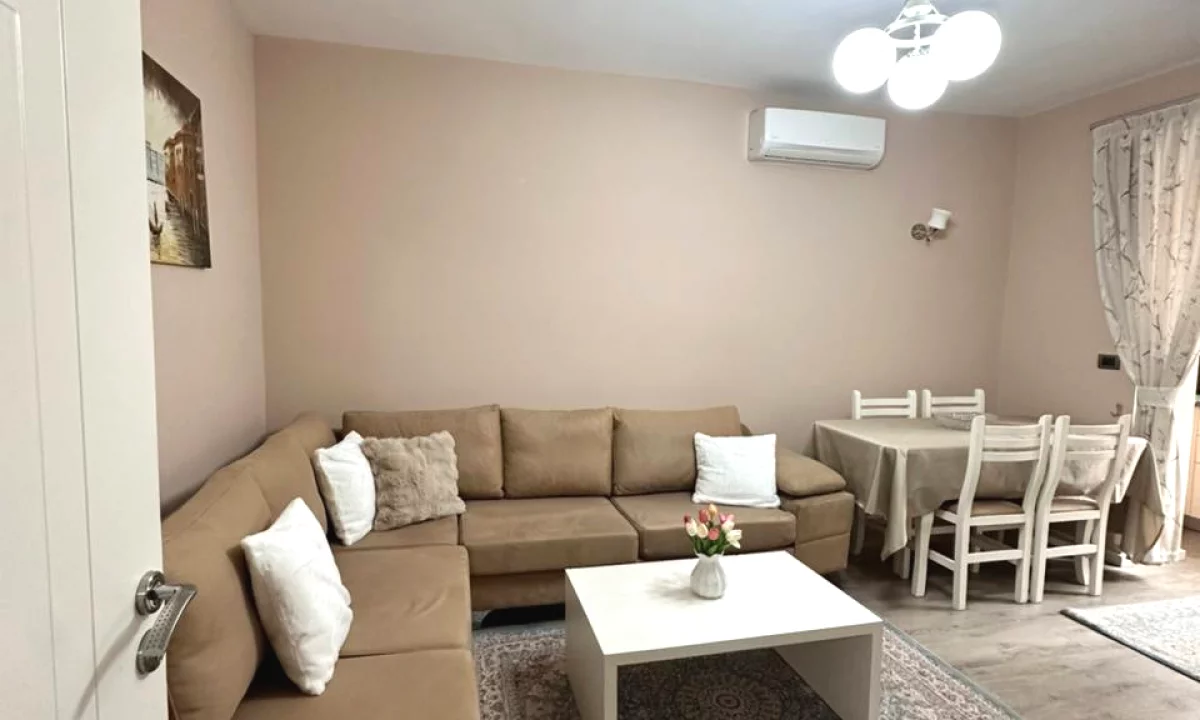 Shtepi me qera Apartament ne Tirane, 2+1, Mobilimi E mobiluar, Pagesa 700  Euro.