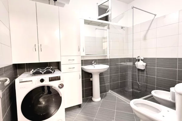 Shtepi ne shitje Apartament ne Tirane, 2+1, Mobilimi E mobiluar, Pagesa 650  Euro.