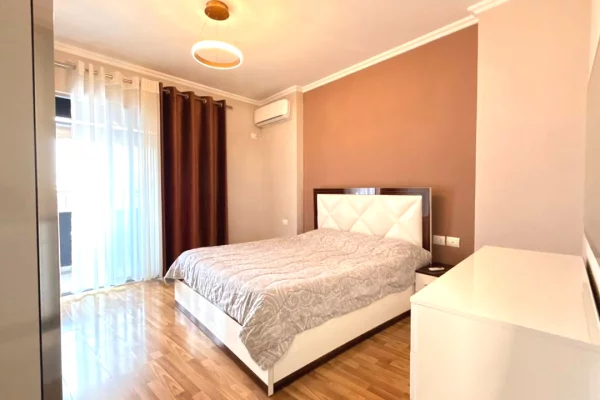 Shtepi ne shitje Apartament ne Tirane, 2+1, Mobilimi E mobiluar, Pagesa 650  Euro.