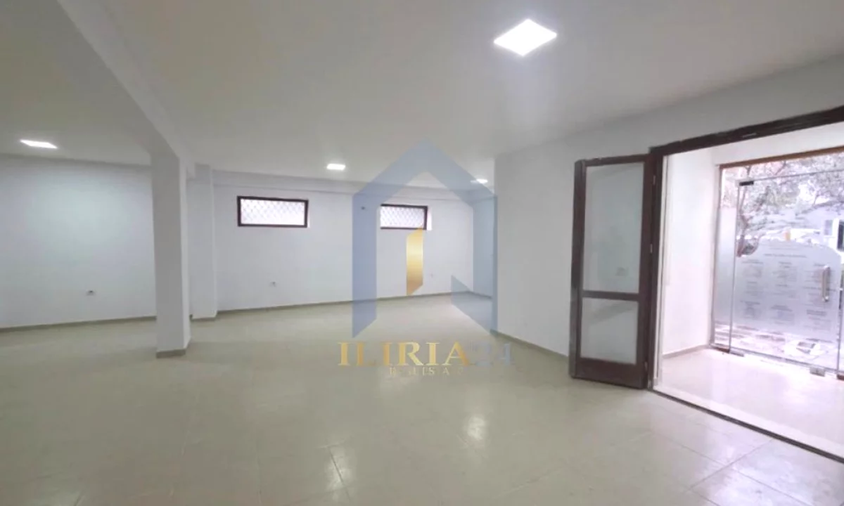 Super Mundesi Investimi !!! Shitet ambient biznesi , prane Kopshtit Botanik