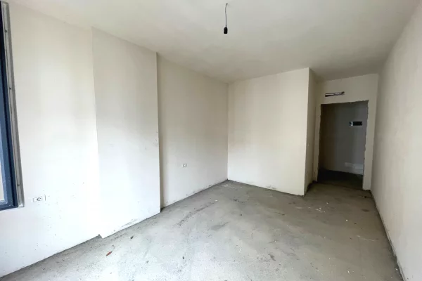 Shtepi ne shitje Apartament ne Tirane, 2+1, Mobilimi Bosh, pa mobiluar, Pagesa 119,880  Euro.