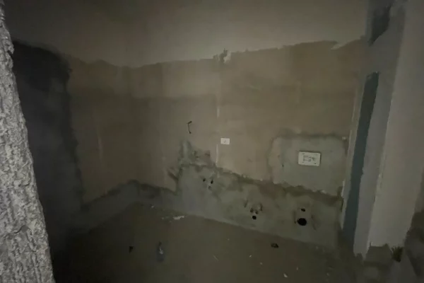 Shtepi ne shitje Apartament ne Tirane, 2+1, Mobilimi Bosh, pa mobiluar, Pagesa 119,880  Euro.